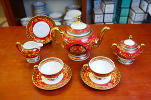 bộ ấm trà thuộc gốm sứ Minh Long