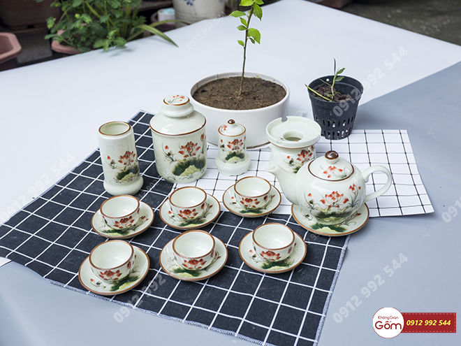 Giá của một bộ ấm chén Bát Tràng là bao nhiêu?