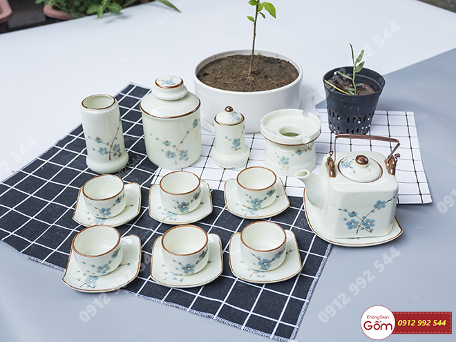 Giá của một bộ ấm chén Bát Tràng là bao nhiêu?