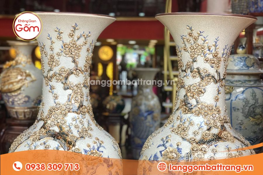 Lộc bình gốm Bát Tràng men rạn đắp nổi