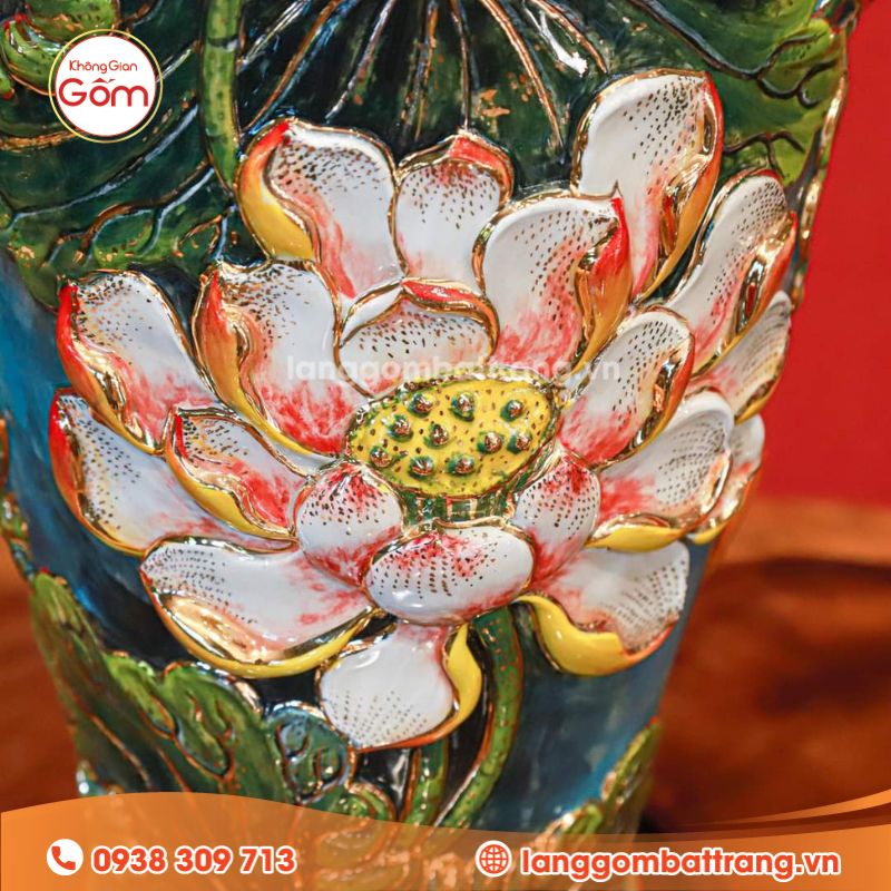 Bình hoa gốm Bát Tràng đắp nổi