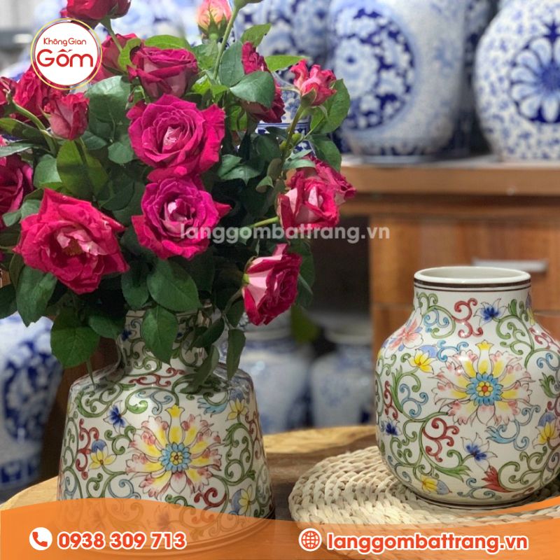Bình hoa gốm sứ vẽ kỹ