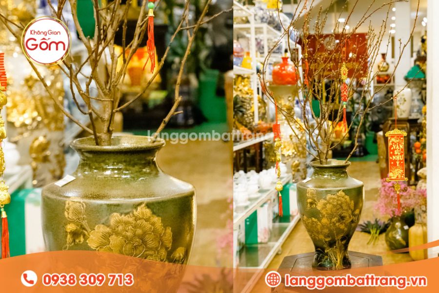 Bình hoa dáng chóe cắm cành mận chưng Tết