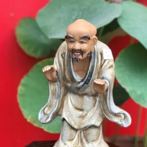 Cửa hàng bán tượng la hán tại huyện Hooc Môn