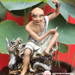 Cửa hàng bán tượng la hán tại huyện Nhà Bè