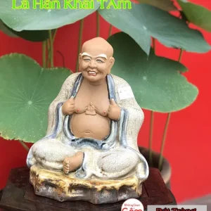 Cửa hàng bán tượng la hán tại huyện Củ Chi