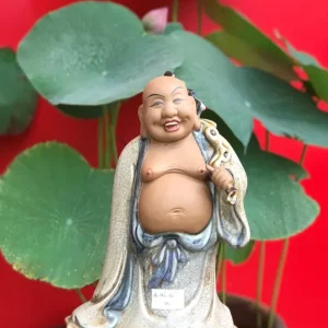 Cửa hàng bán tượng la hán tại huyện Hooc Môn