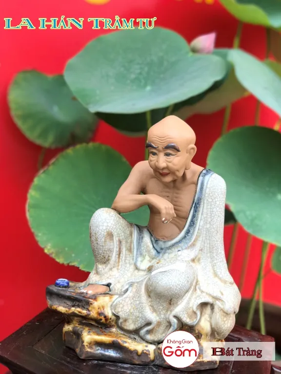 Cửa hàng bán tượng la hán tại huyện Hooc Môn