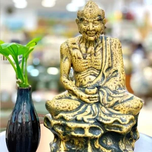 Cửa hàng bán tượng la hán tại huyện Nhà Bè