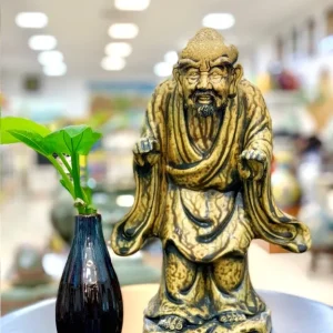 Cửa hàng bán tượng la hán tại huyện Hooc Môn